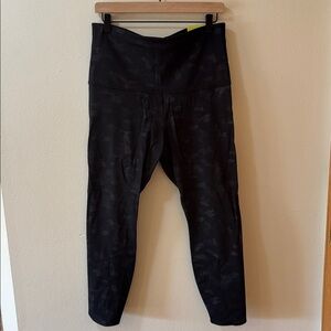 All in Motion High Rise 7/8 Leggings- Black Camouflage NWWT